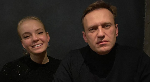 Navalny, chi è la figlia Dasha Navalnaya: 23 anni, studia negli Usa e sogna un mondo di «libertà, giustizia e integrità»