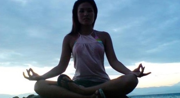 Il saluto al sole nascente con lo yoga a Portonovo