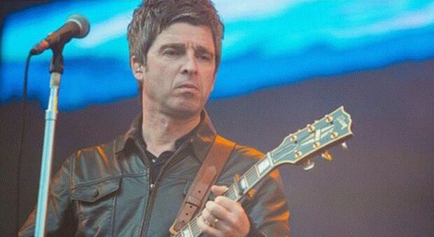 Noel Gallagher, divorzio milionario: alla moglie Sara McDonald 22 milioni e la mega villa