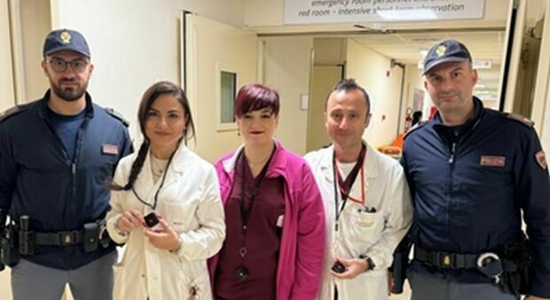 Medici e infermieri del pronto soccorso di Foggia dotati di un dispositivo per chiamare polizia