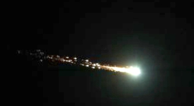 Meteorite, giallo a Porto Viro: «Lo abbiamo visto, poi si è diviso in due»