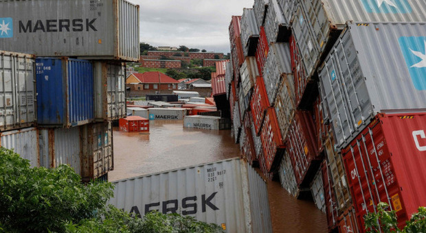 Piogge torrenziali travolgono il Sudafrica, strade spazzate via e connessioni interrotte: almeno 253 morti