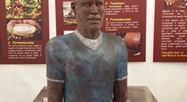 Napoli, statua di Hamsik da 30 chili alla Festa del cioccolato: premio per un'asta di beneficenza