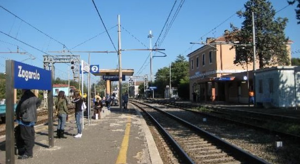 Roma, uomo investito e ucciso dal treno: la stazione chiusa per tutta la notte