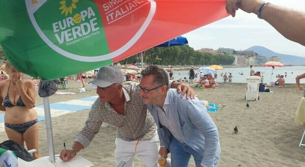 immagine Centinaia di firme raccolto per autonomia differenziata a Napoli