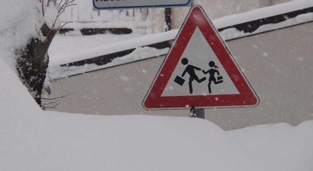 Emergenza neve nel Vallo di Diano scuole chiuse anche martedì