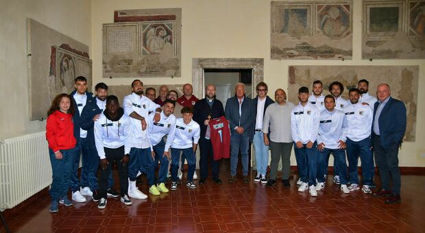 Il Città di Rieti ricevuto dal vescovo Piccinonna. Foto. Leoncini: «Incontro dà spunto di riflessione interiore»