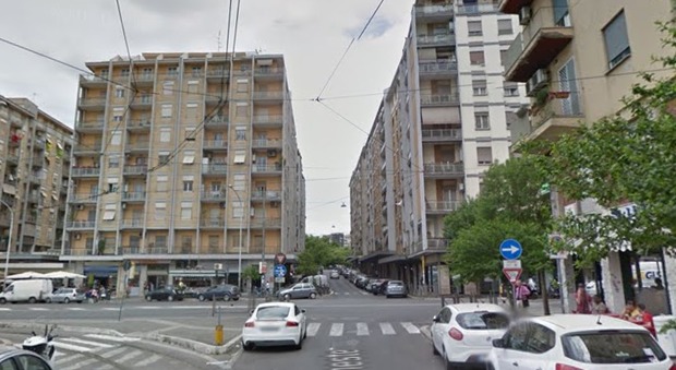 Roma, litiga con dei ragazzi: 50enne colpito da pugno cade e sbatte la testa: è gravissimo