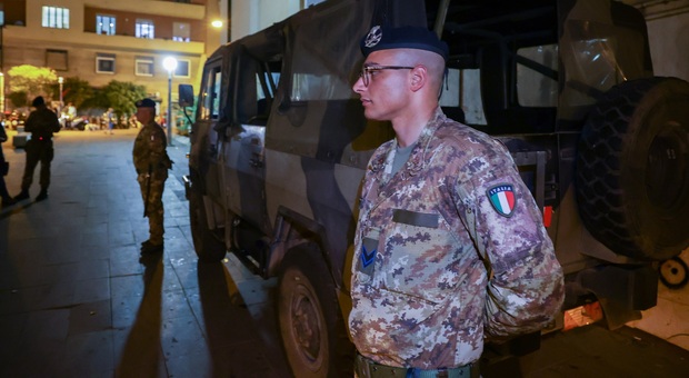 Movida a Napoli, troppi minorenni armati e i presidi lanciano l'allarme: «I genitori armano i figli»