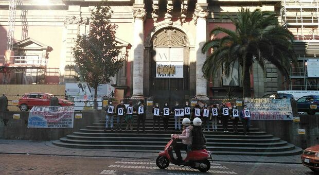 «Non è tempo libero»: anche a Napoli i professionisti della cultura manifestano per la riapertura