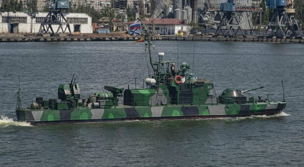 Putin manda due navi da guerra al largo della costa di Taiwan: cosa succede?