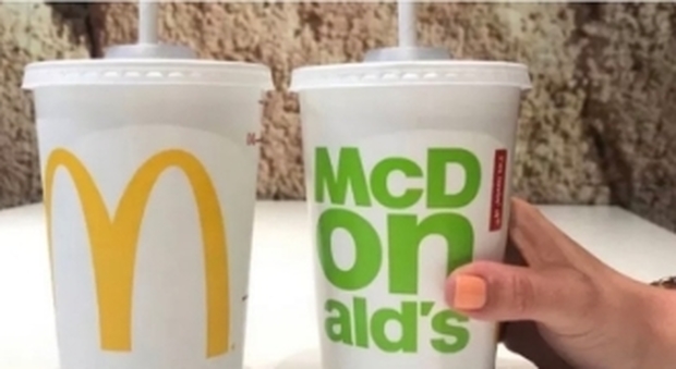 McDonald's sostituisce le cannucce di plastica con quelle di carta, ma sui social è bufera