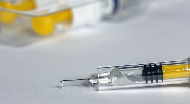 Vaccini Lazio, nella prenotazione c'è un "buco": penalizzata la fascia dai 65 ai 69 anni