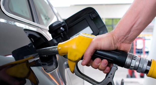 La promessa della sindaca: "Un referendum sullo stop alle auto a diesel e benzina"