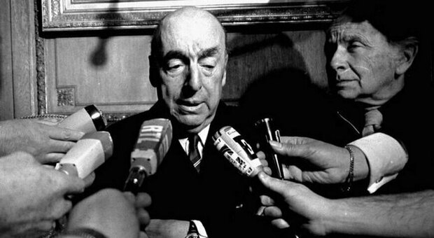 Pablo Neruda, riaperte le indagini sulla morte del poeta: cancro o avvelenamento? Predisposto un nuovo esame grafotecnico