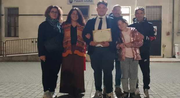 Jacopo Canola con il sindaco di Castelmassa, e la famiglia