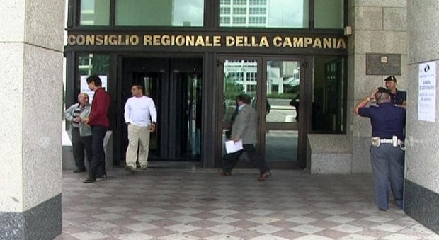 Camorra: Consiglio Campania, Hashtag M5S #GRAZIANODIMETTITI per il rispetto delle istituzioni