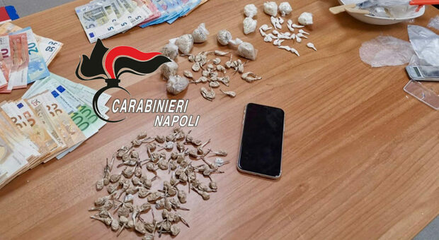 Scampia, spaccio di droga nel lotto T/A: arrestato 27enne con 62 dosi tra kobret, eroina e crack