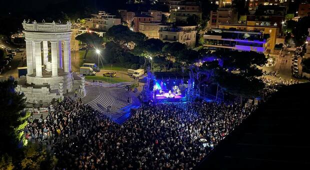 Pazzi per Ancona, lo spettacolo dei diecimila al Viale GUARDA I VIDEO