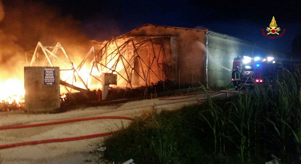 L'incendio alla Polipot di Meduna di Livenza (foto Vigili del Fuoco)
