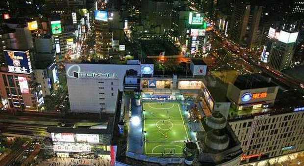 Il Calcio estremo è a Tokyo Al Futsal Park partite in altezza