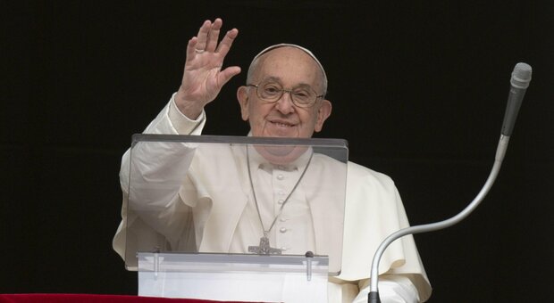 Papa Francesco: «Grazie per chi ha pregato per me. Vorrei che la pace raggiungesse tutti i popoli stremati»