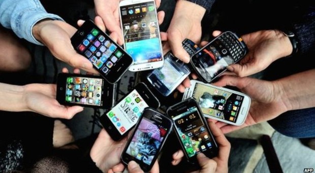 Smartphone, mercato saturo in attesa dell'arrivo del 5G previsto per il 2020