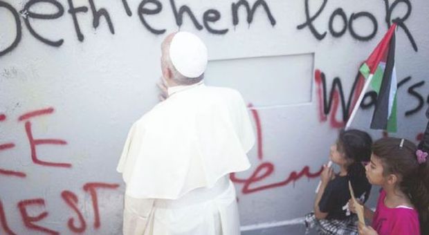 Il Papa davanti al Muro