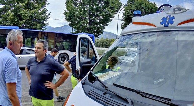 Terni, sparo contro l'ambulanza del 118 in sosta in viale Trento: indagini serrate dei carabinieri