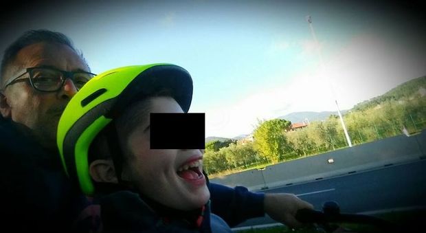 Bici rubata a ragazzo autistico, il papà: «Restituitela, è l'unico modo in cui può fare attività»