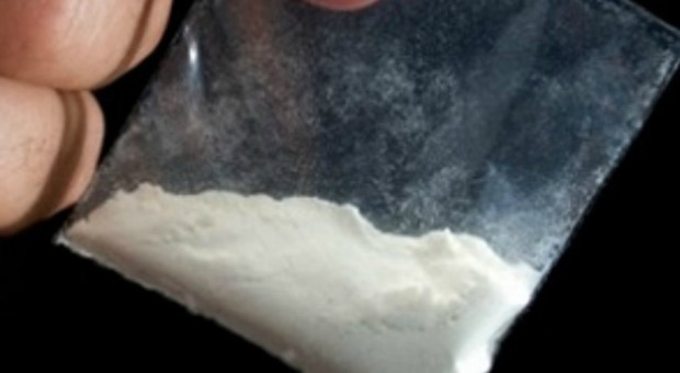 Eroina e cocaina per la movida: pusher arrestato, donna denunciata