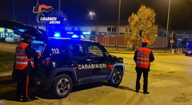 I carabinieri hanno denunciato l'autista della Conerobus