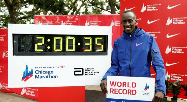 Kelvin Kiptum, morto a 24 anni l'atleta keniano recordman del mondo di maratona. Fatale un incidente stradale