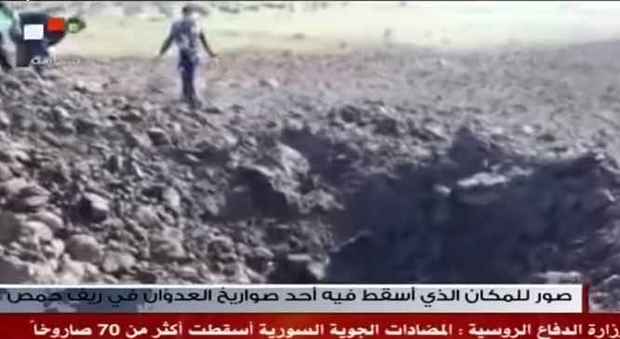 Siria, la tv di Damasco mostra i crateri provocati dalle bombe