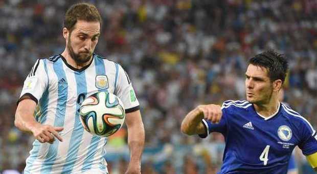 Higuain vuole il Barcellona: «Bello giocare con Messi»