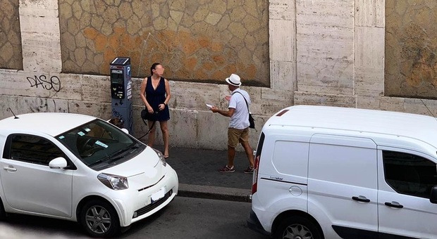Roma, saltafila e promoters turistici abusivi tra Colosseo e Fori: sanzioni e 5 Daspo