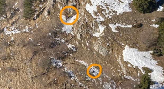 Papà e bimbo di 3 anni bloccati su un salto di roccia sopra un burrome: salvati dal Soccorso alpino Foto