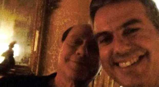 Giacomo Bugaro e il selfie con Berlusconi (Twitter)