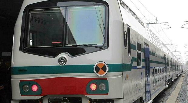 Violentata sul treno regionale a Milano, arrestato un 36enne: prima le aveva chiesto informazioni, poi l'ha aggredita