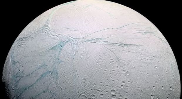 Nasa: "Nell'oceano della Luna di Saturno la vita è possibile"