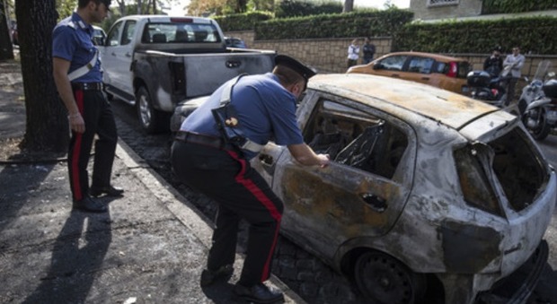 Roma, arrestato il piromane di Roma sud: incendiò più di 100 auto