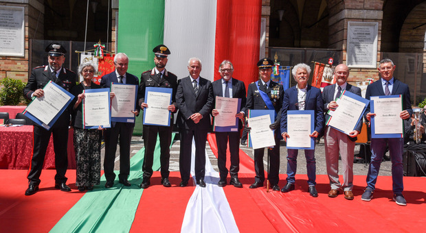 Festa della Repubblica in piazza a Macerata, conferite 9 onorificenze al merito