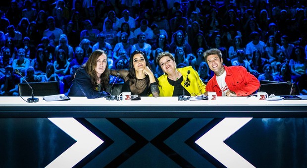 X Factor, nel sesto live doppia eliminazione. Tema della seconda manche è “my song”. Super ospite Noel Gallagher