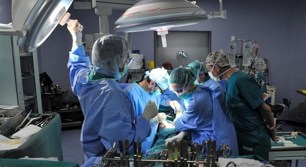 Muore dopo l'intervento: medico chirurgo sotto inchiesta per omicidio colposo