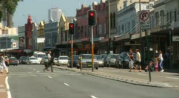 Insulta un autista in barese, lo zio emigrato da 15 anni lo riconosce per strada a Sydney