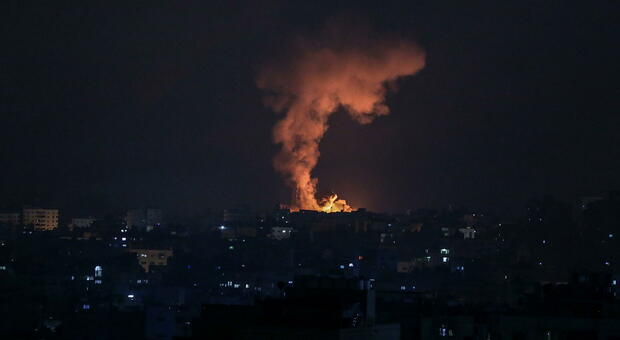 Israele attacca Gaza con aviazione e mezzi di terra. In 40 minuti colpiti 150 obiettivi