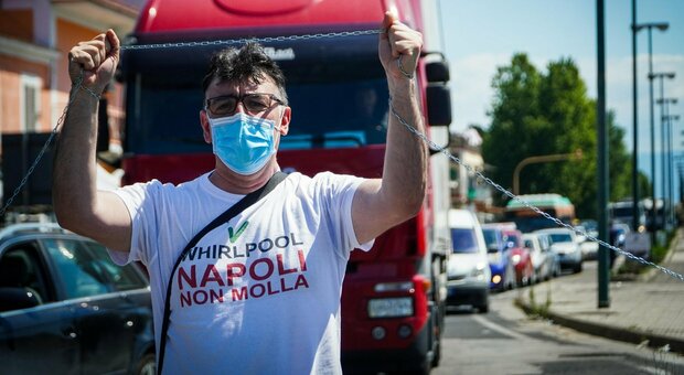 Whirlpool Napoli Est, stop confermato: «La fabbrica chiuderà il 31 ottobre»