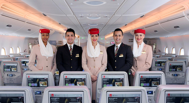 Una vita in volo? La linea area Emirates recluta hostess e assistenti ad Ancona. Ecco come partecipare