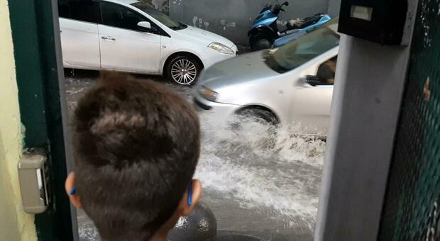 Bomba d'acqua su Napoli: allagato il rione Sanità