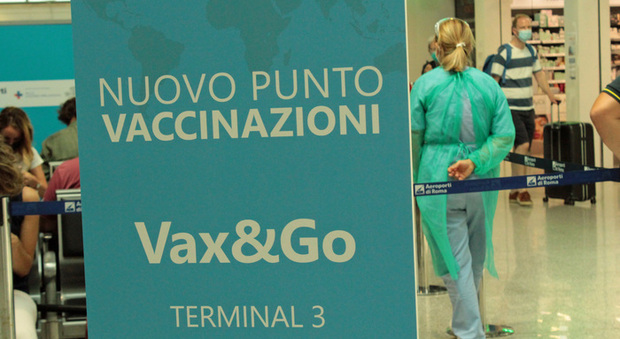 Fiumicino, vola Vax&Go: oltre 130 dosi in due giorni dall'apertura del nuovo punto vaccini in aeroporto